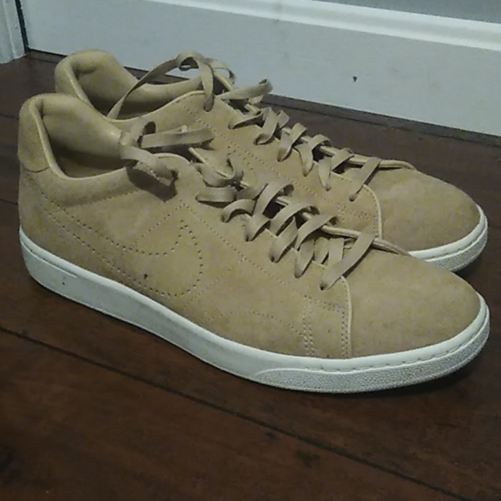 Nike canvas shoes